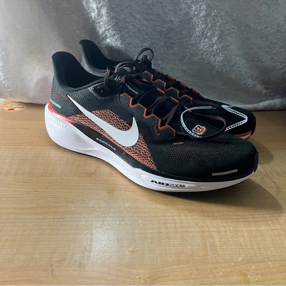 Nike Black and Orange Running Shoes - Picture 1 of 12